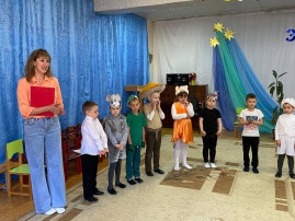 «Вот и стали мы на год взрослей». «Вот и стали мы на год взрослей».